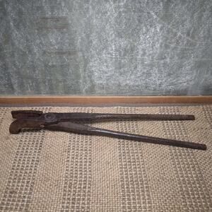 Vintage Blacksmith Tong Livestock Farrier Tool Hoof Nipper Puller Man Cave Decor